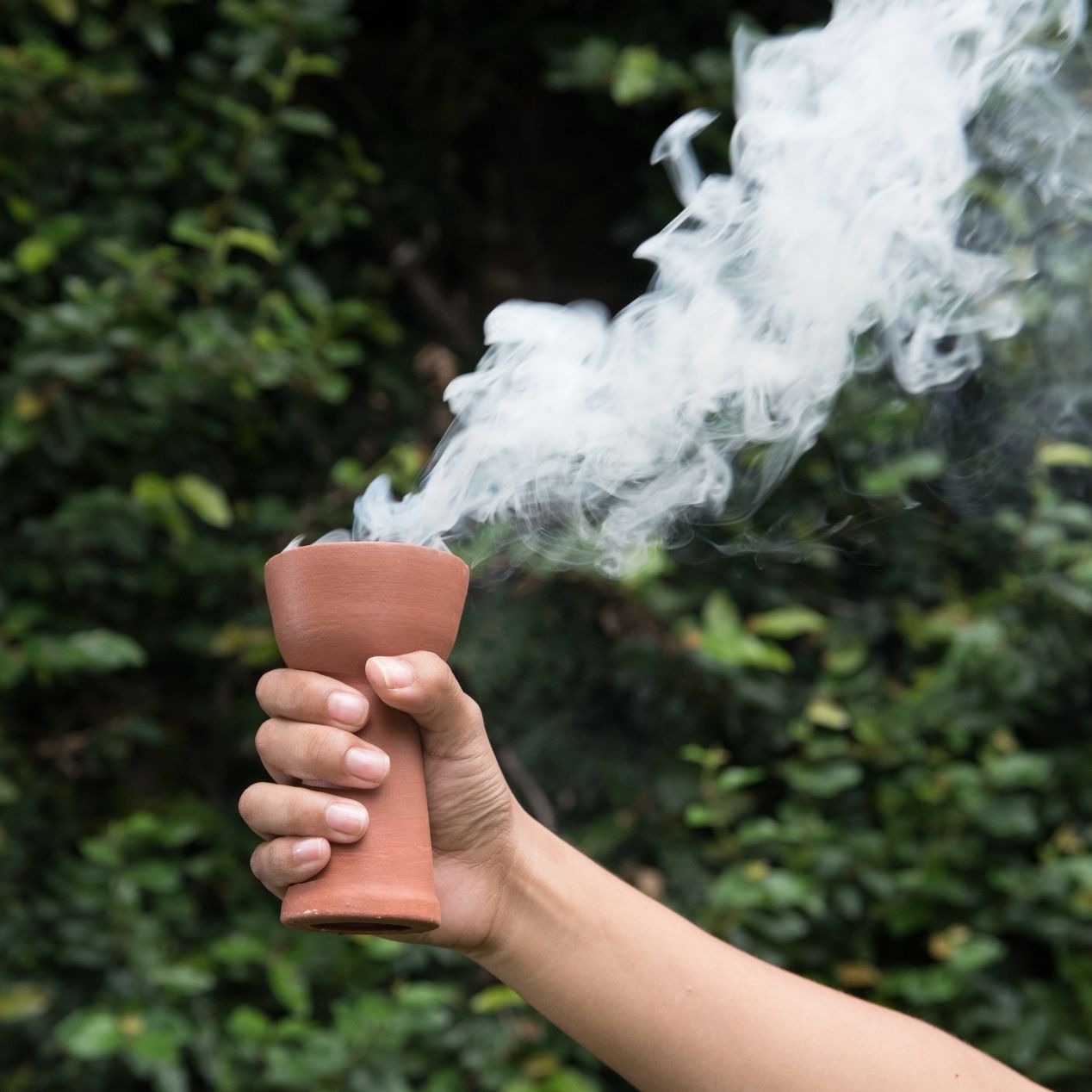 Bombinha Defumação Natural Mirra e Olíbano Sagrada Madre